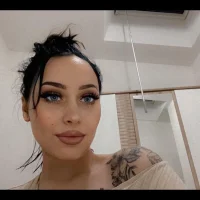 queenlo_xxx - Live now on Stripchat