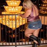MoistCurveyChanel - Live now on Stripchat