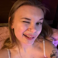 -MiaKitty - Live now on Stripchat