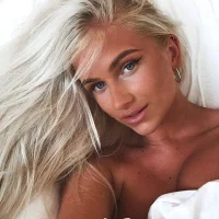 Mia_Roxie - Live now on Stripchat