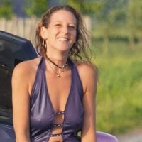 MendiPetite - Live now on Stripchat